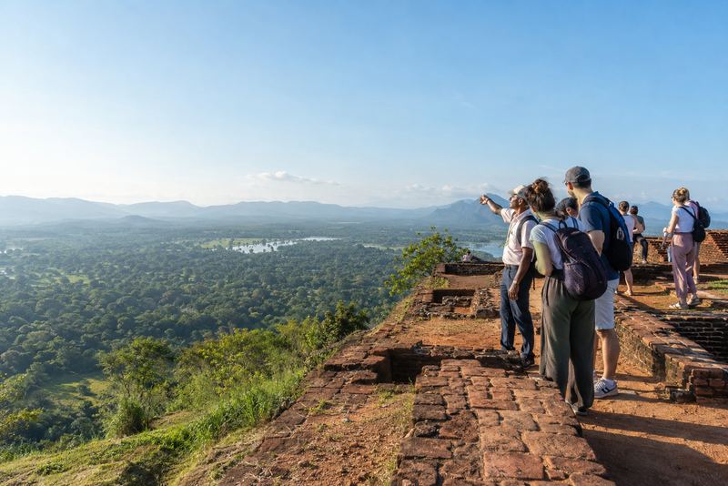 හිරු උදාවේ සහ හිරු බැසීමේදී ස්ථාන නරඹන්නට විශේෂ ඇතුළුවීමක් සහිත චාරිකා