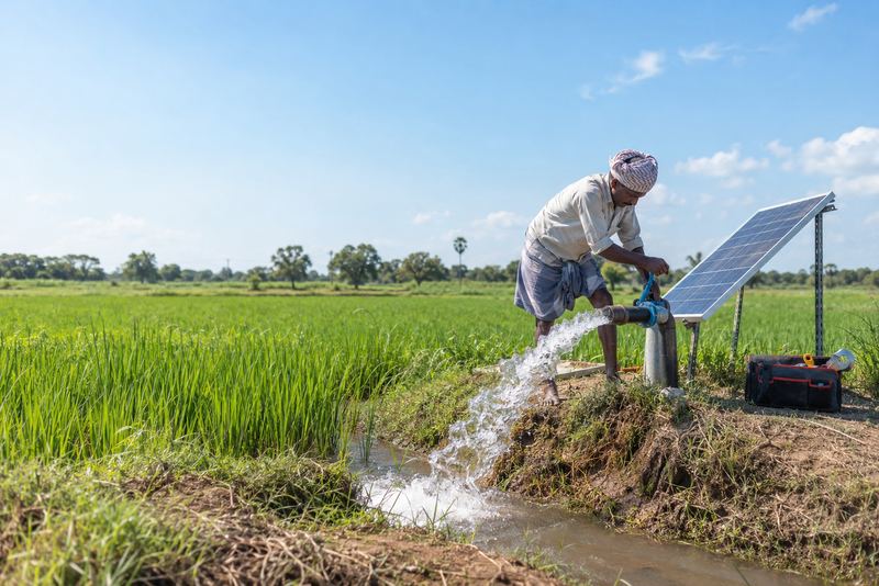 කුඩා ගොවීන් සඳහා සූර්ය බලයෙන් ක්රියා කරන ජල පොම්ප, නඩත්තු ගිවිසුමක් සමඟ විකුණන